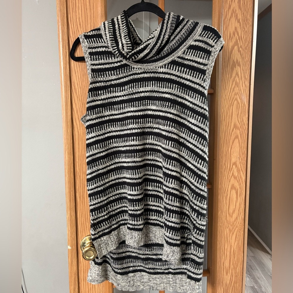 Maurice’s sleeveless tunic